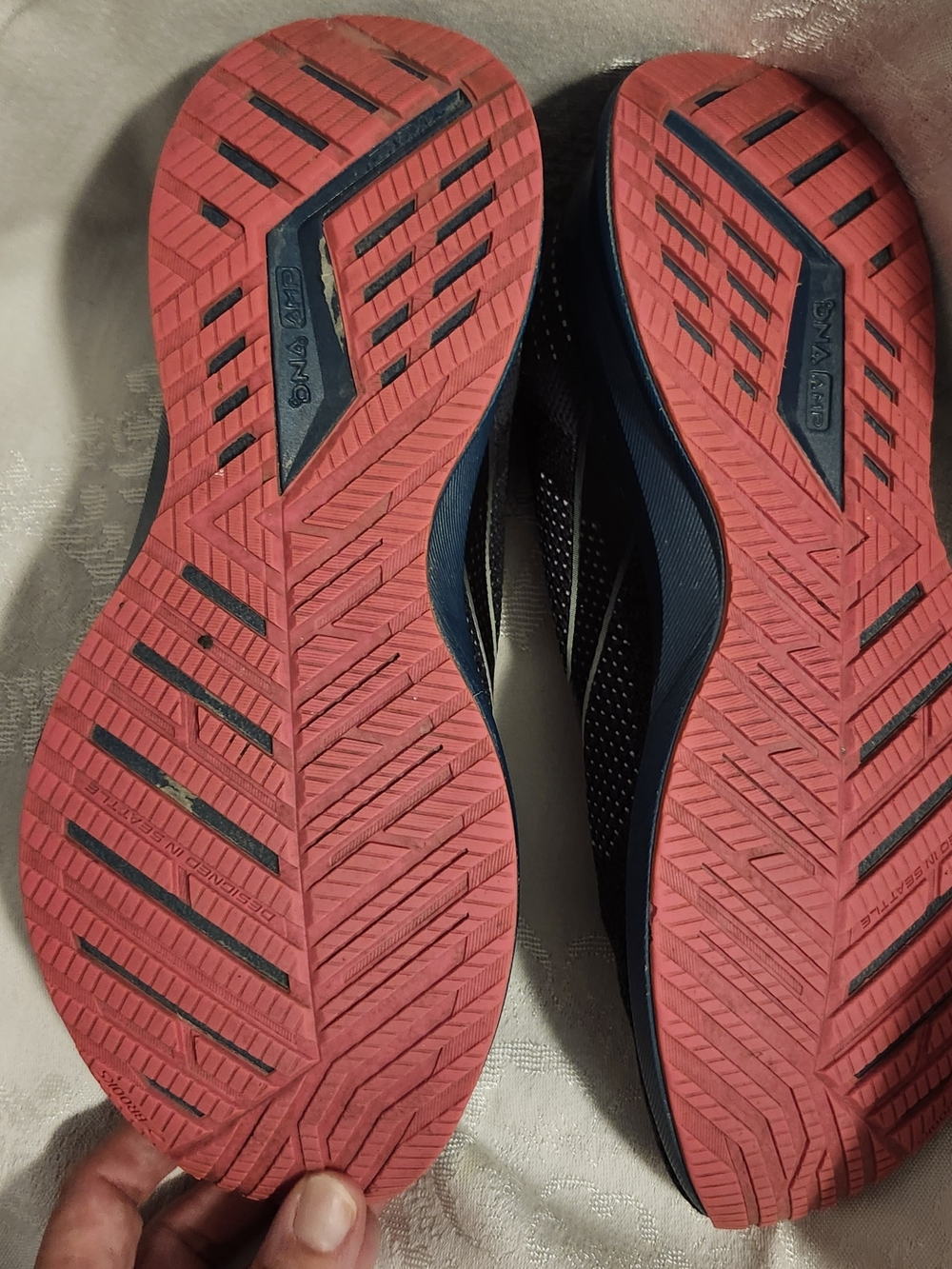 Brooks Levitate Slip-On Size 8 Running Shoes - Navy with Pink Accents - Picture 4 of 4